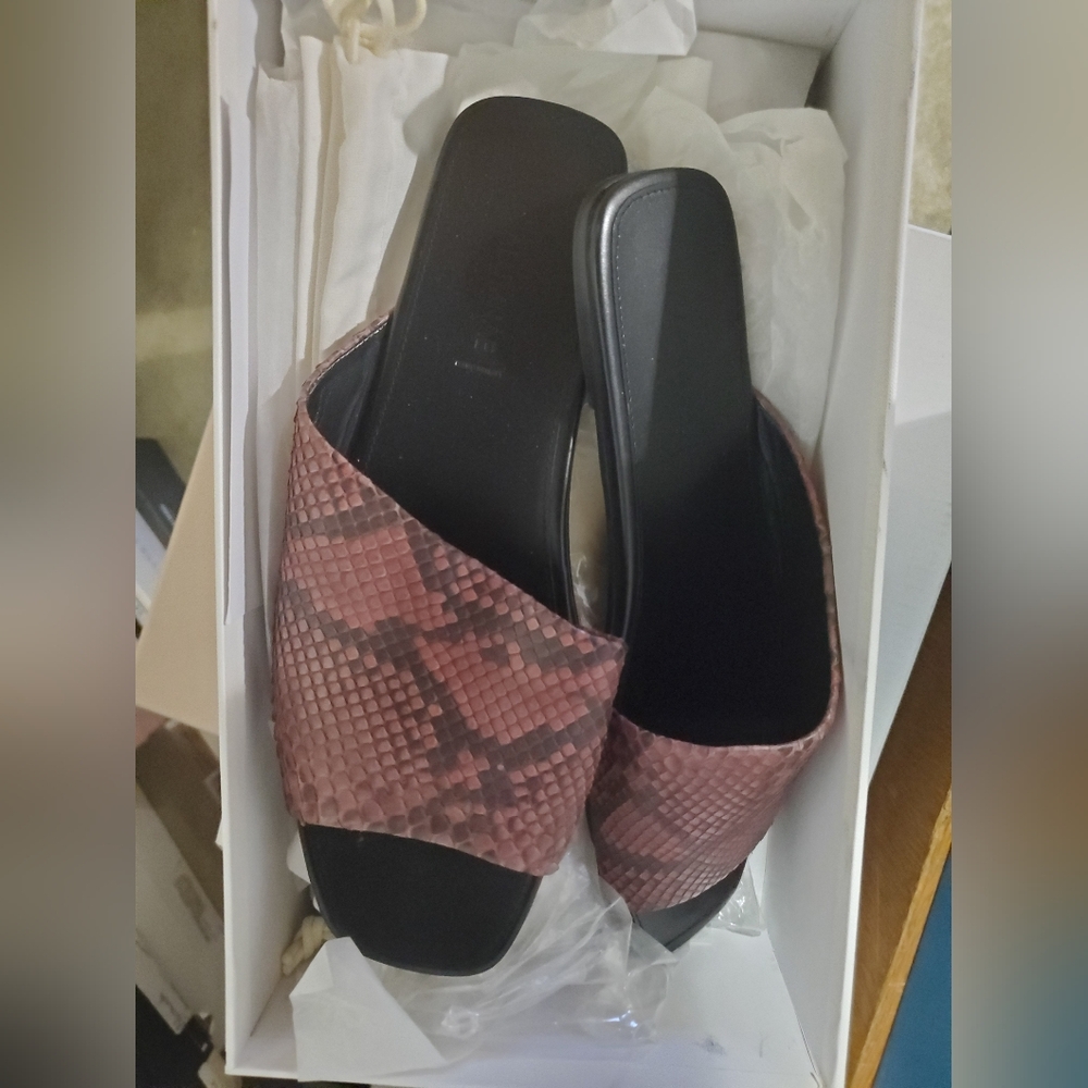 Sz 36 and 40 NIB $775 Alumnae Real python Leather flats